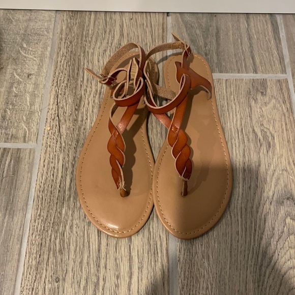 Shoes - Sandals size 6